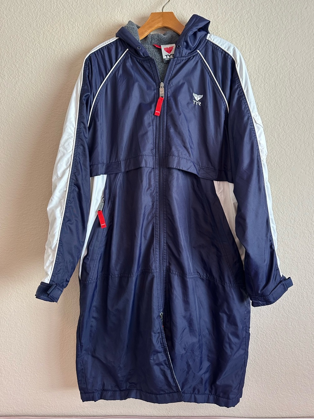 TYR Podium Parka Swim Coat Mens Small Blue Hooded Fleece Lined Warm Up Jacket